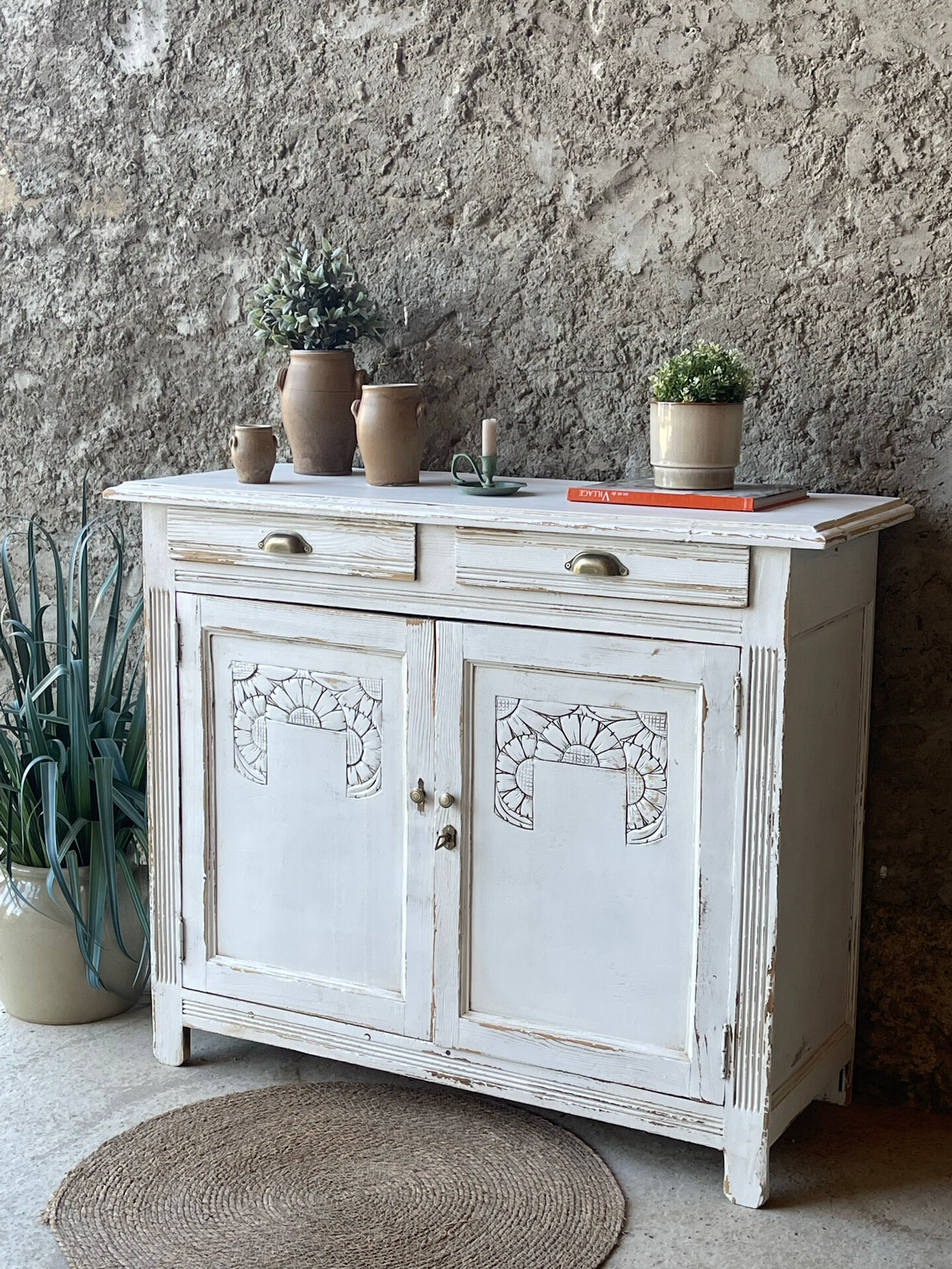 Buffet painted