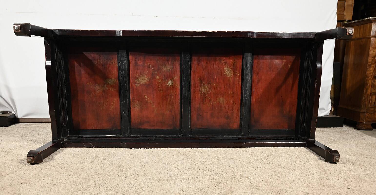 Important Asian Coffee Table, in black lacquered wood – Mid 20th century
