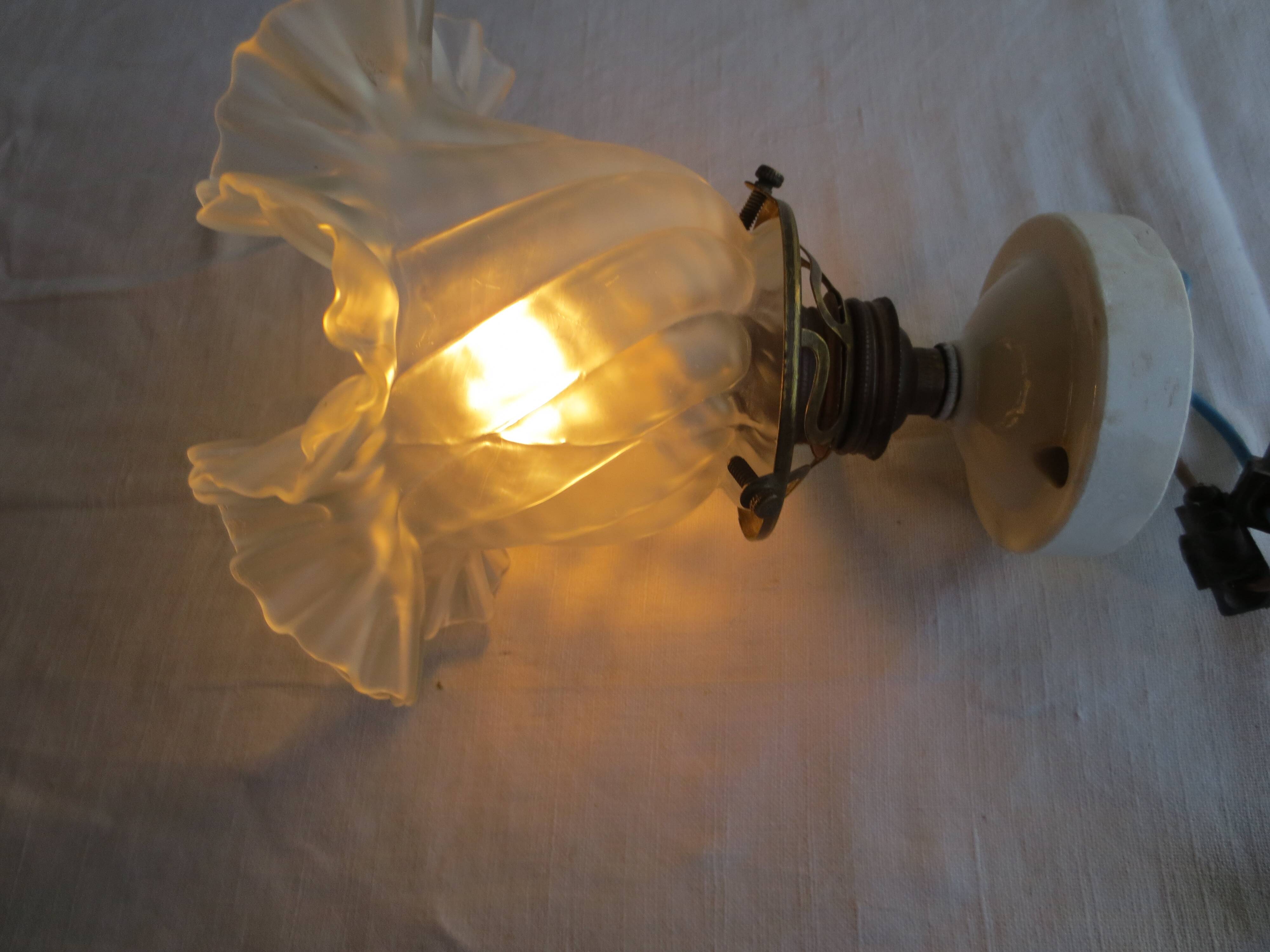 Straight wall or ceiling light fixture