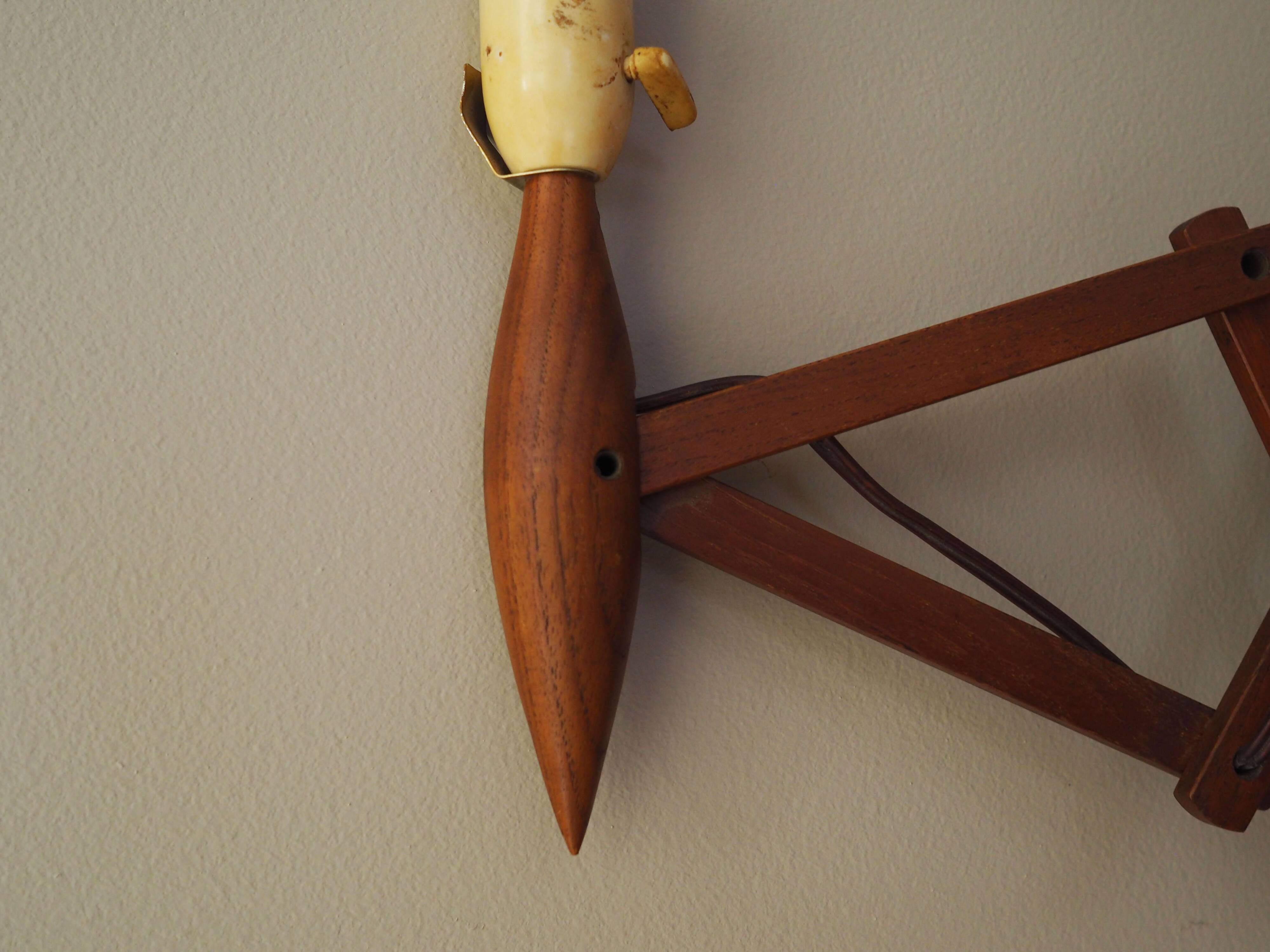 Teak wall lamp Scissor, Danish design, 1970s, manufacture: Lyfa