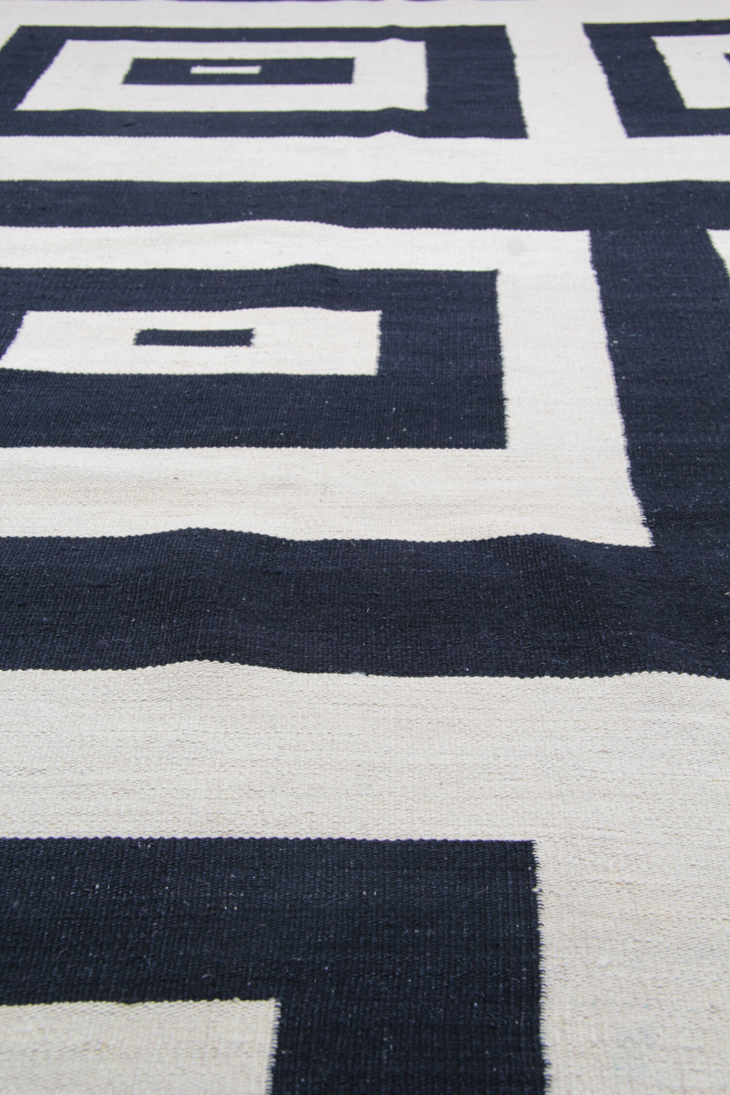Black and cream kilim area rug 253 x 338 cm