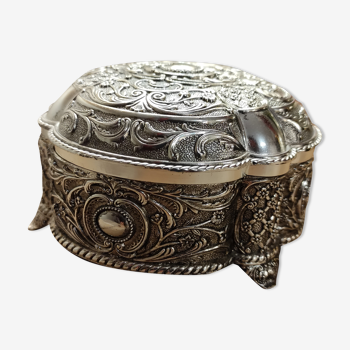 Magnifique boîte à bijoux en métal argenté
