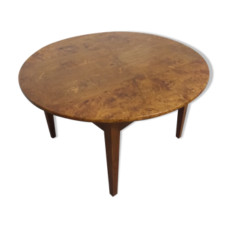 Nineteenth round table in ash magnifying glass