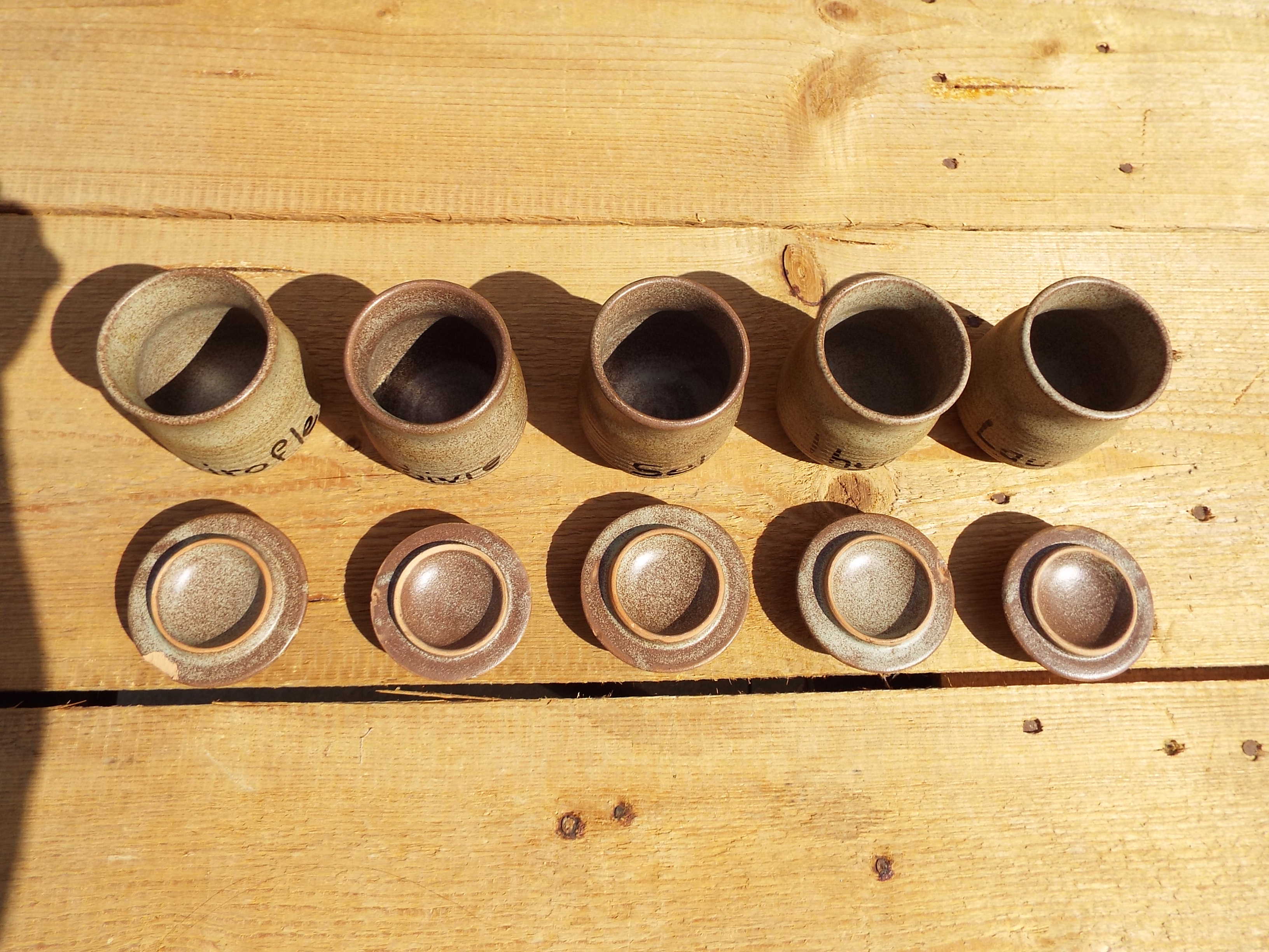 5 spice pots in Vallauris sandstone