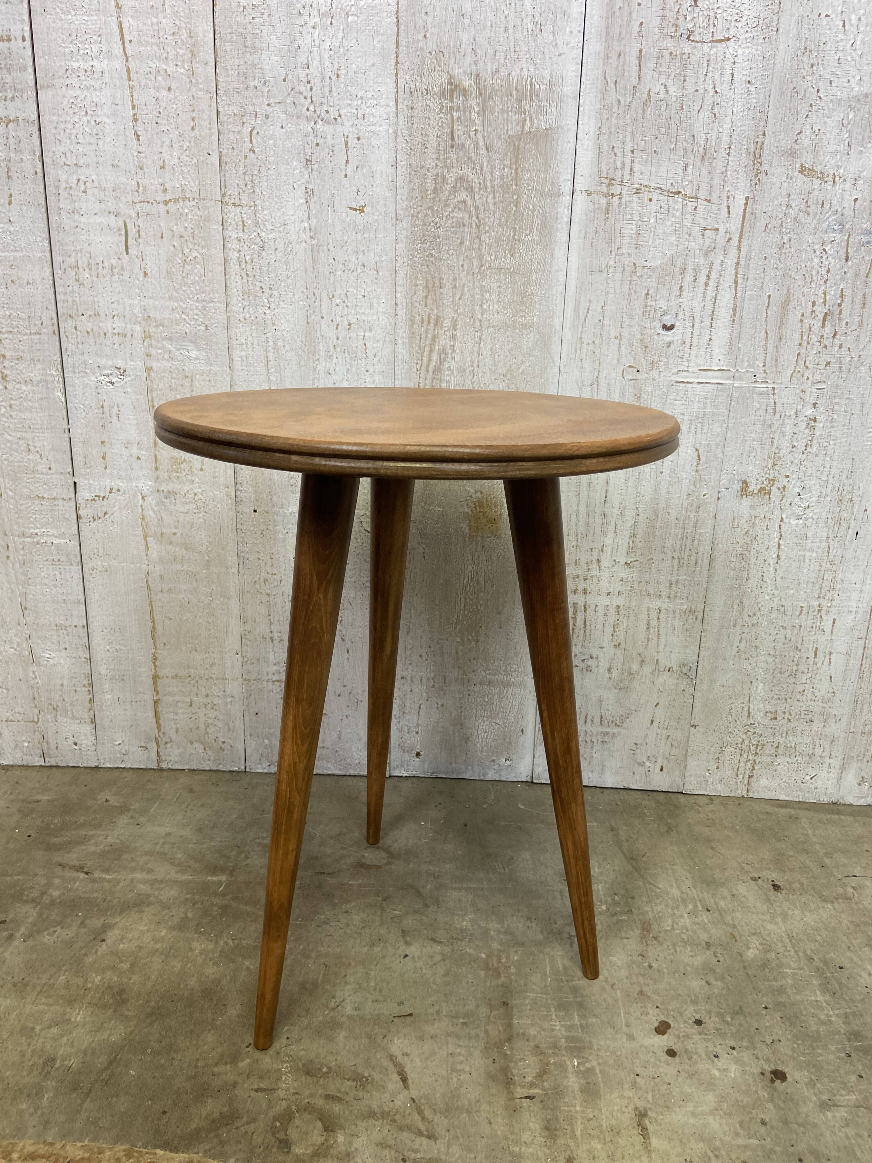 Tripod pedestal table