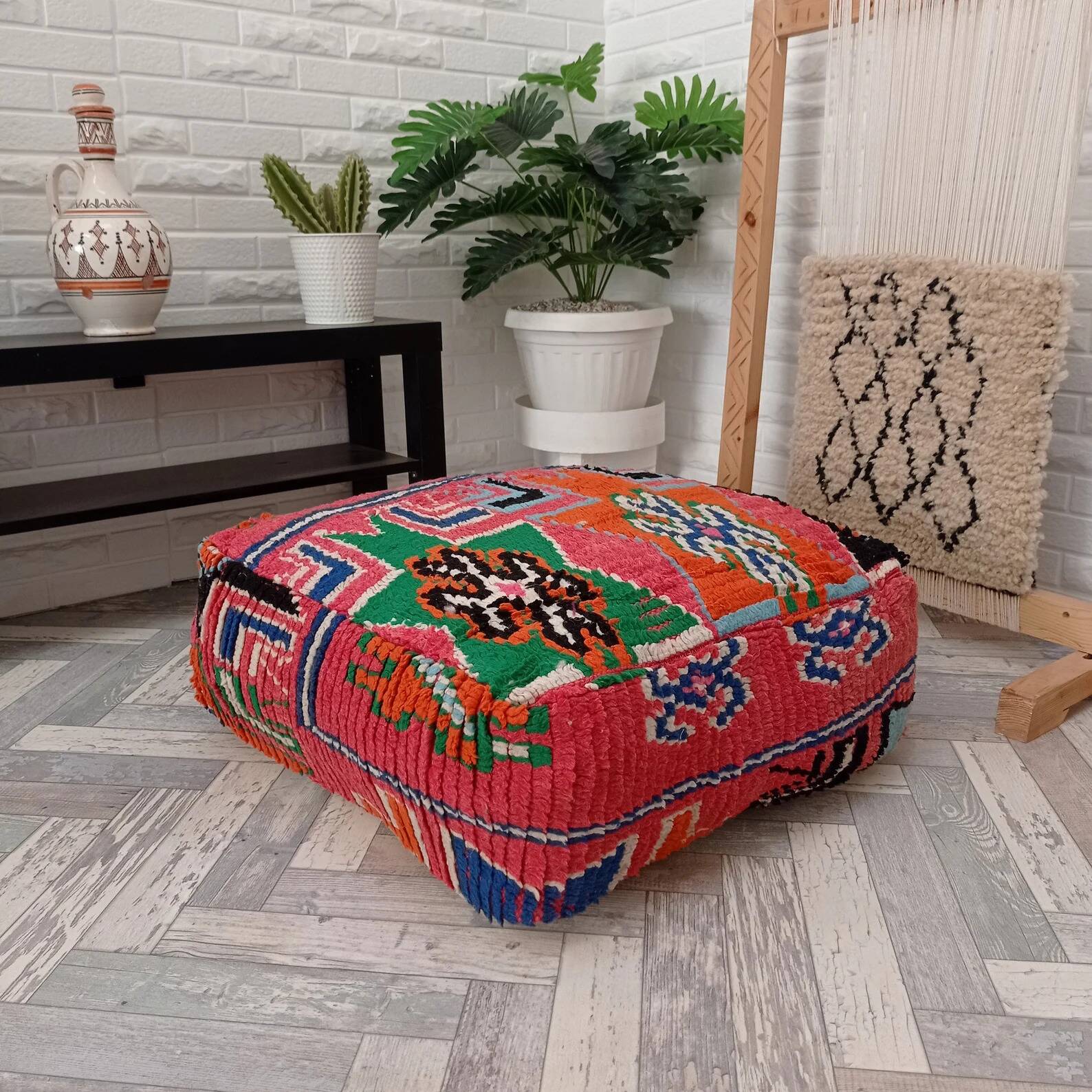 Handmade Berber pouf in wool 60 X 60 X 20 CM
