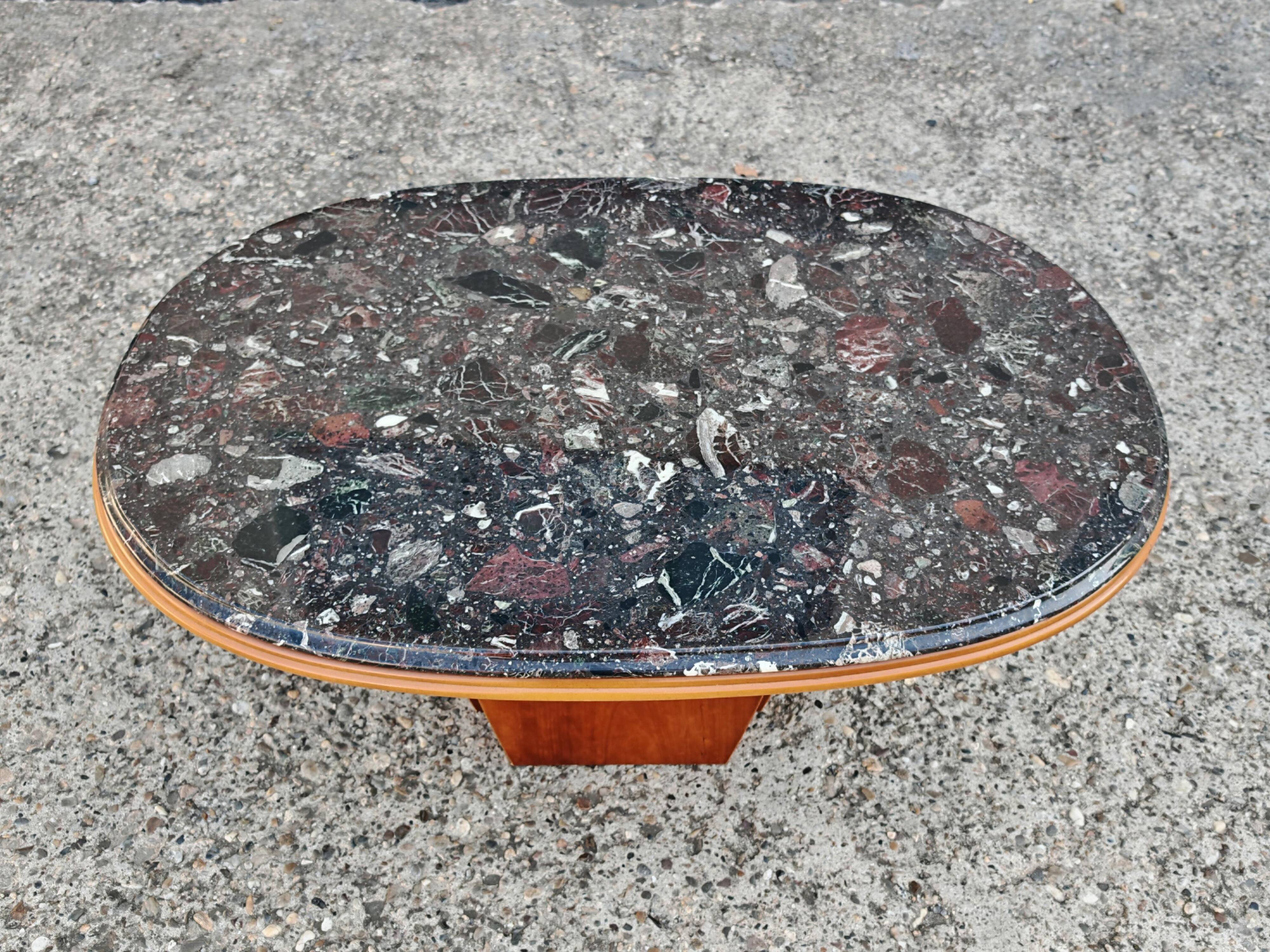 Table basse Mid Century Modern en cerisier avec dessus en granit, Danemark 1970