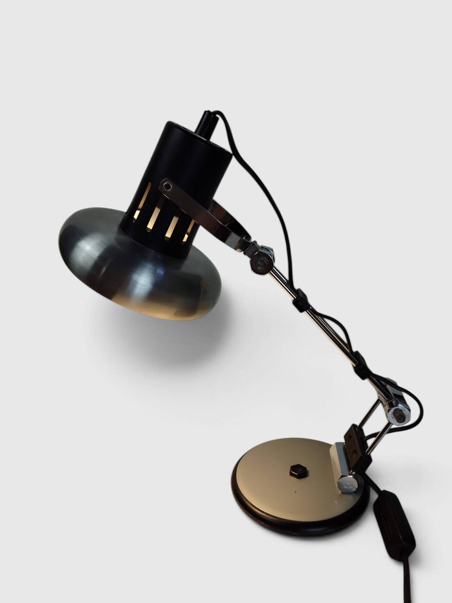 Modernist articulated desk lamp