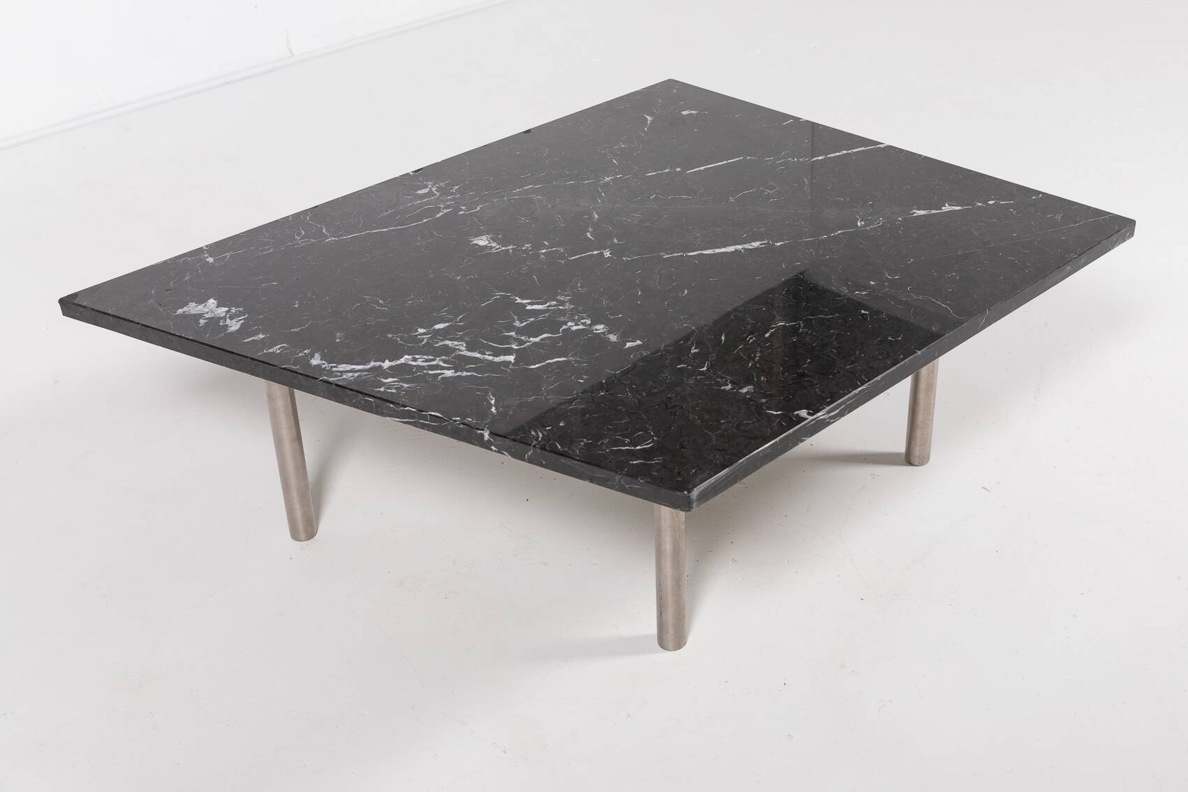 Table basse architecturale unique en marbre des années 1980, Italie
