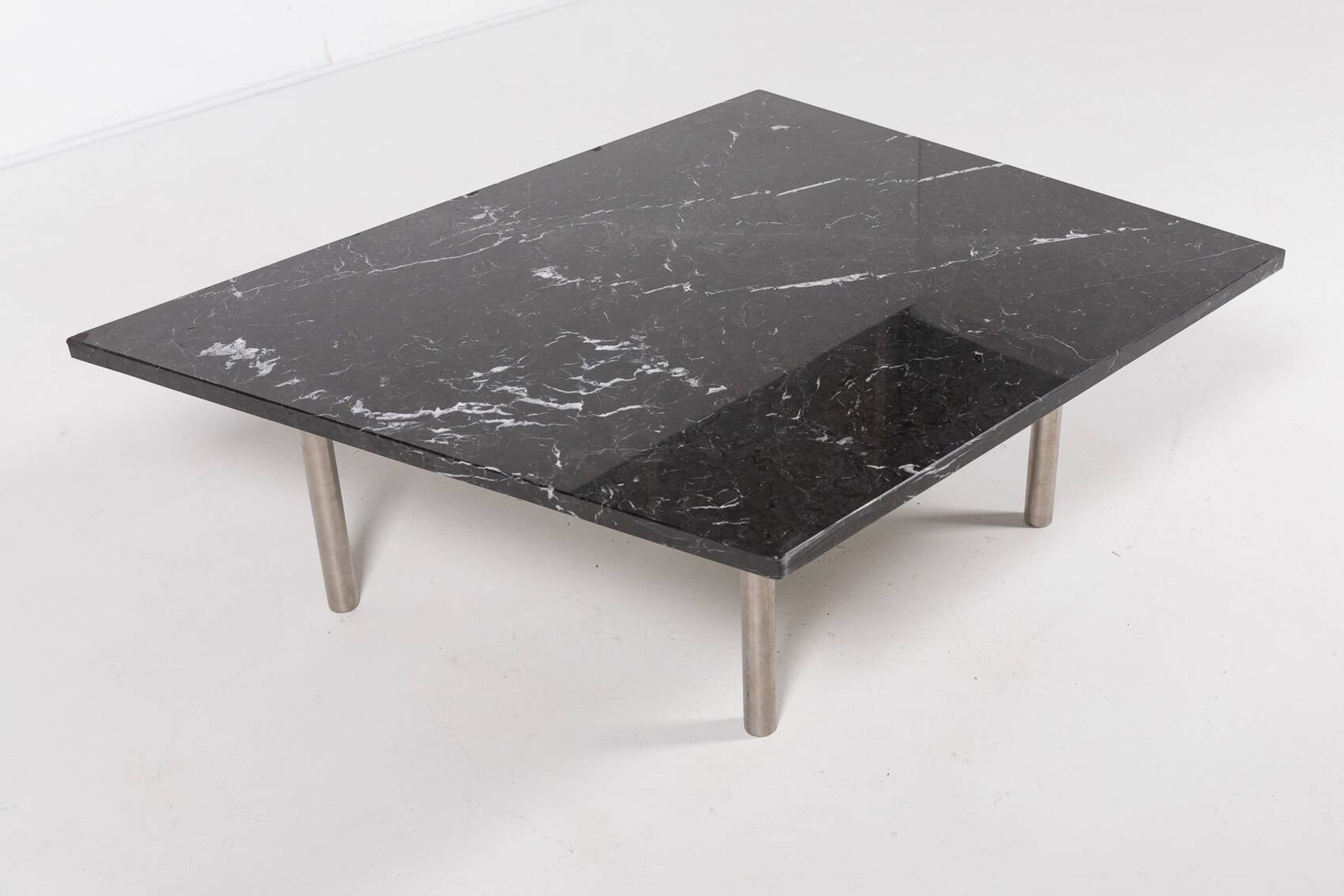 Table basse architecturale unique en marbre des années 1980, Italie