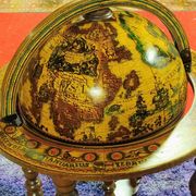 Bar, globe terrestre, signes du zodiaque , années 70