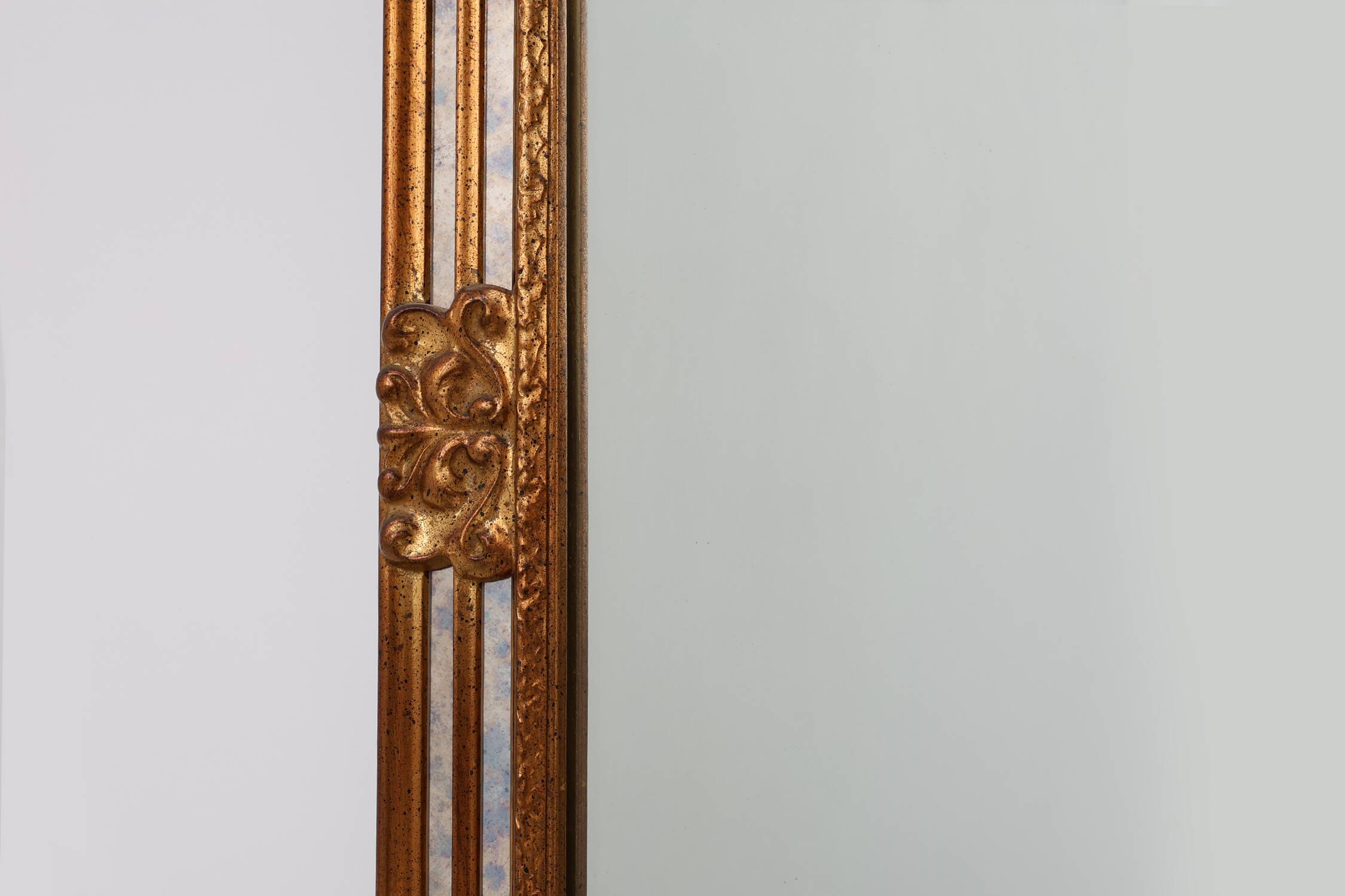 Large 20th century rectangle gilded Deknudt mirror in Baroque style, Belgiu