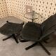 Fauteuil et repose pieds ottomane Falcon en cuir