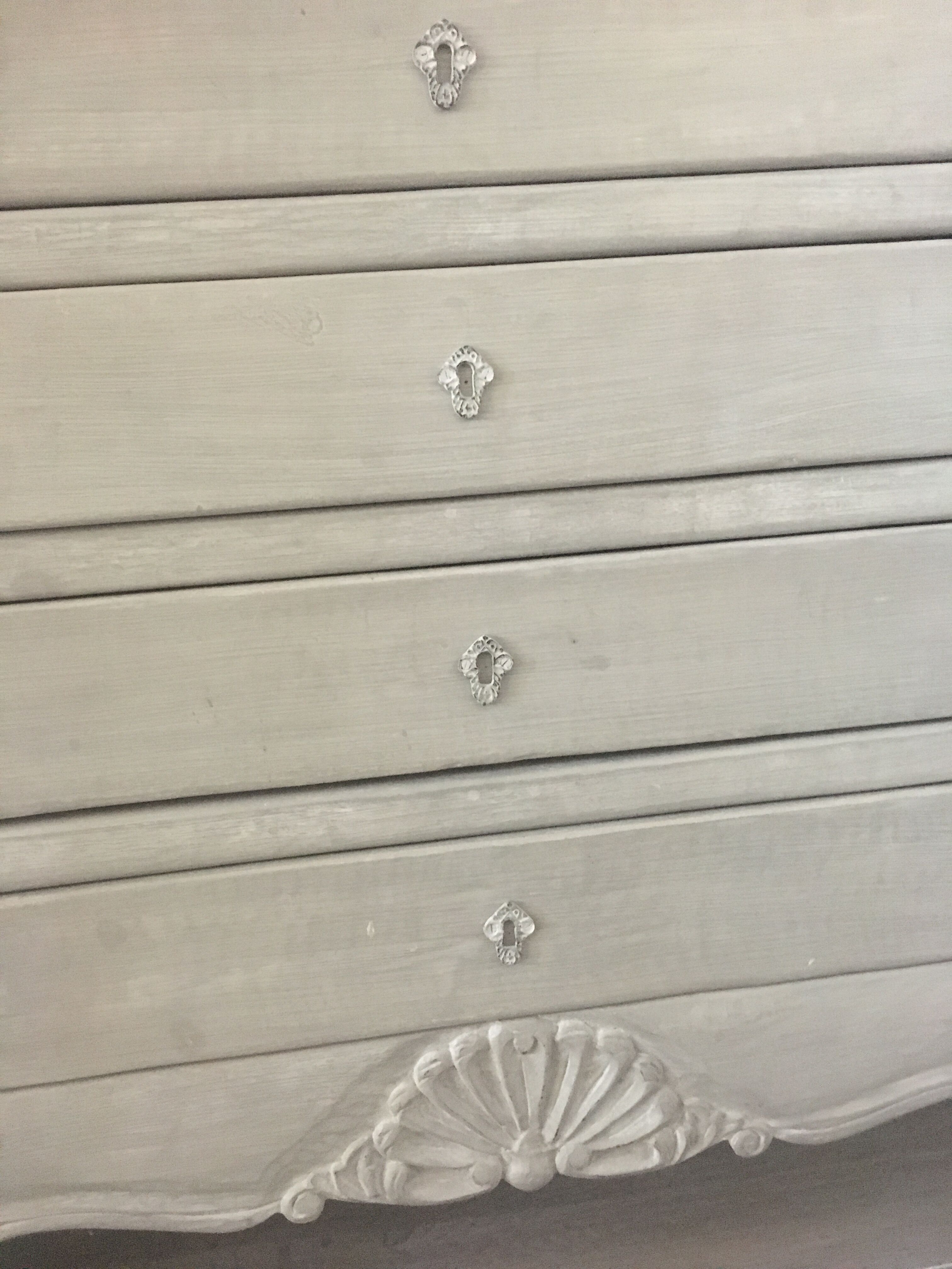 Small painted chets of drawers