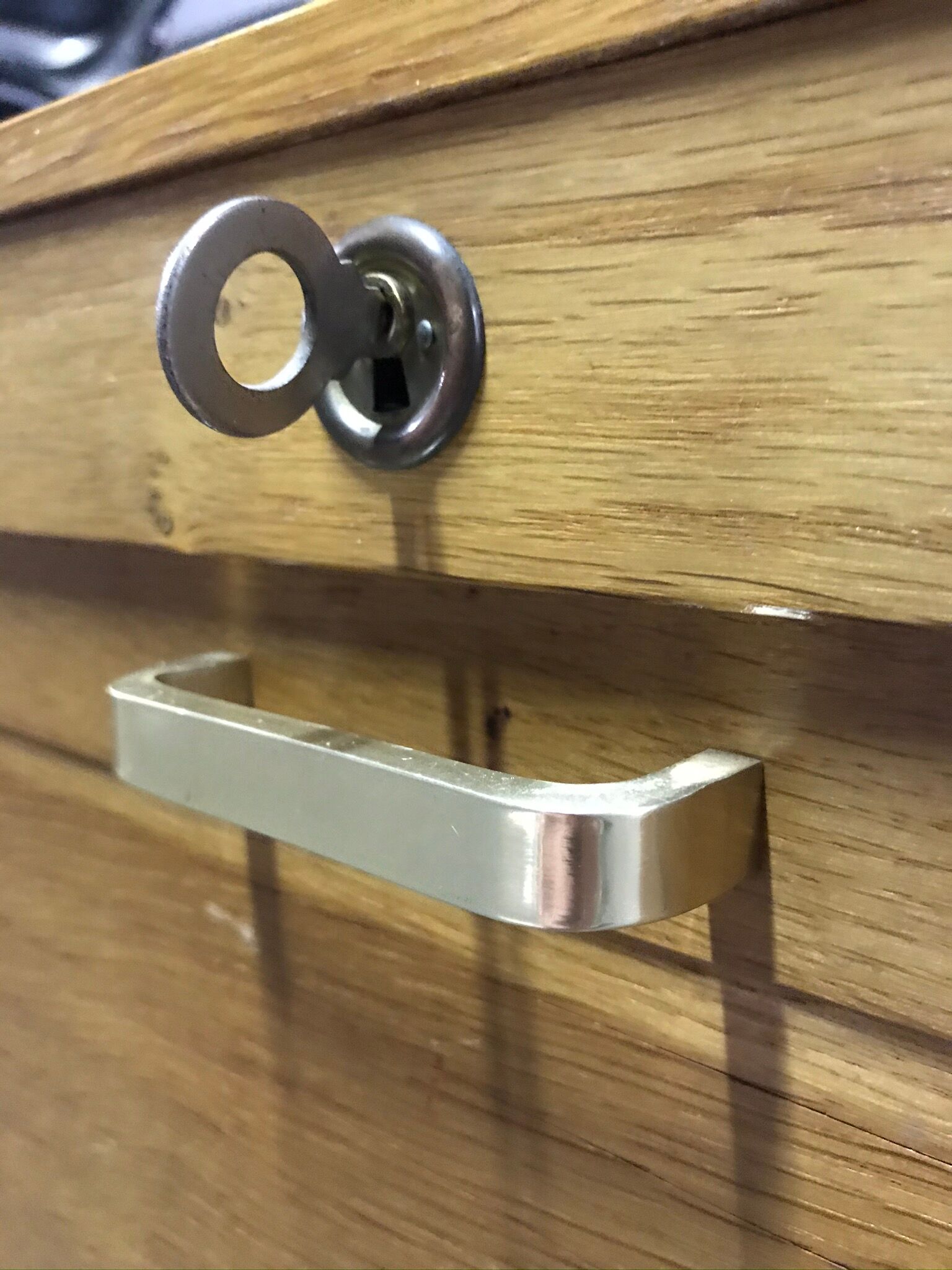 Vintage curtain-shaped binder in light honey-coloured oak