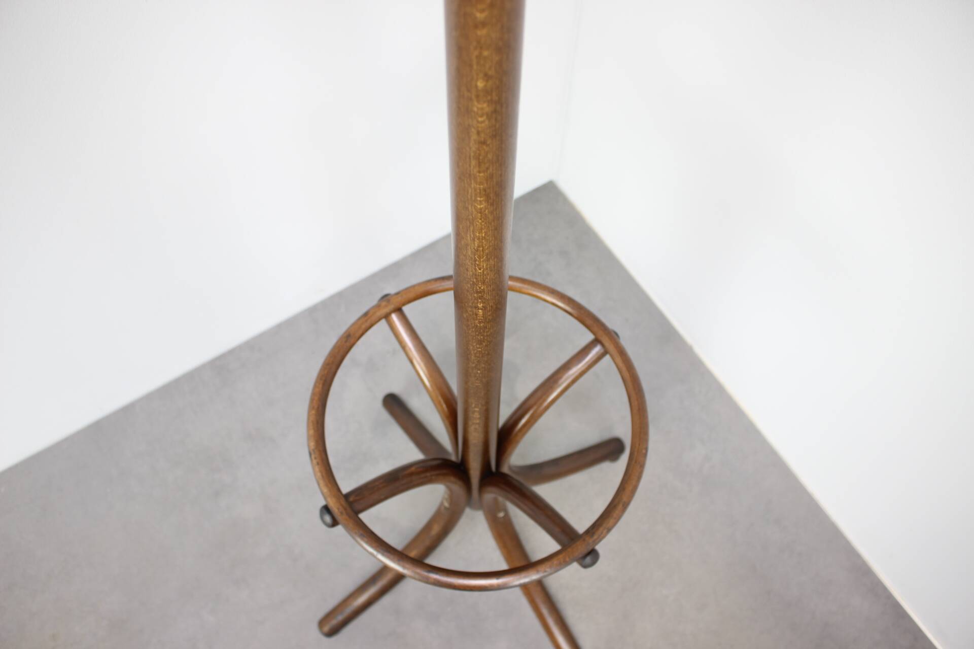 Vintage TON coat rack in curved wood, Czechoslovakia, circa 1970.