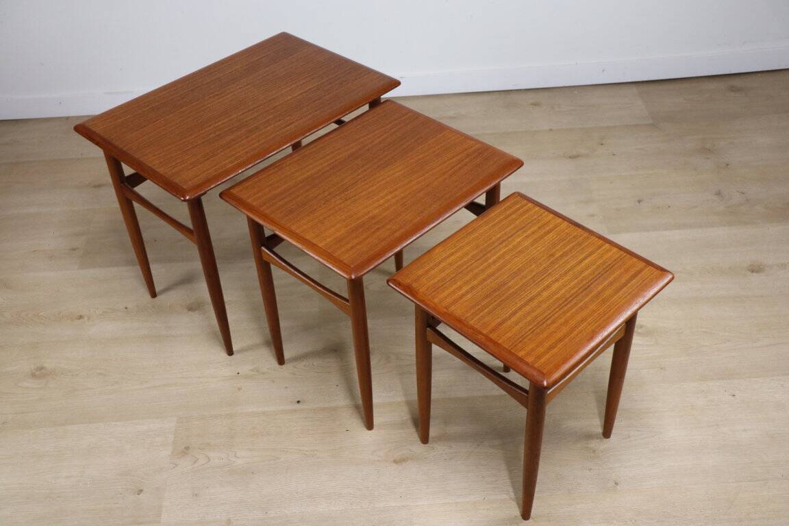 Tables gigognes scandinave en teck, 1960
