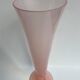 Vase en opaline rose