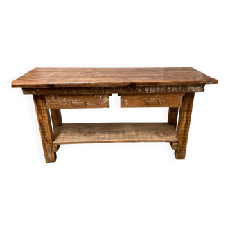 The workbench or kitchen island