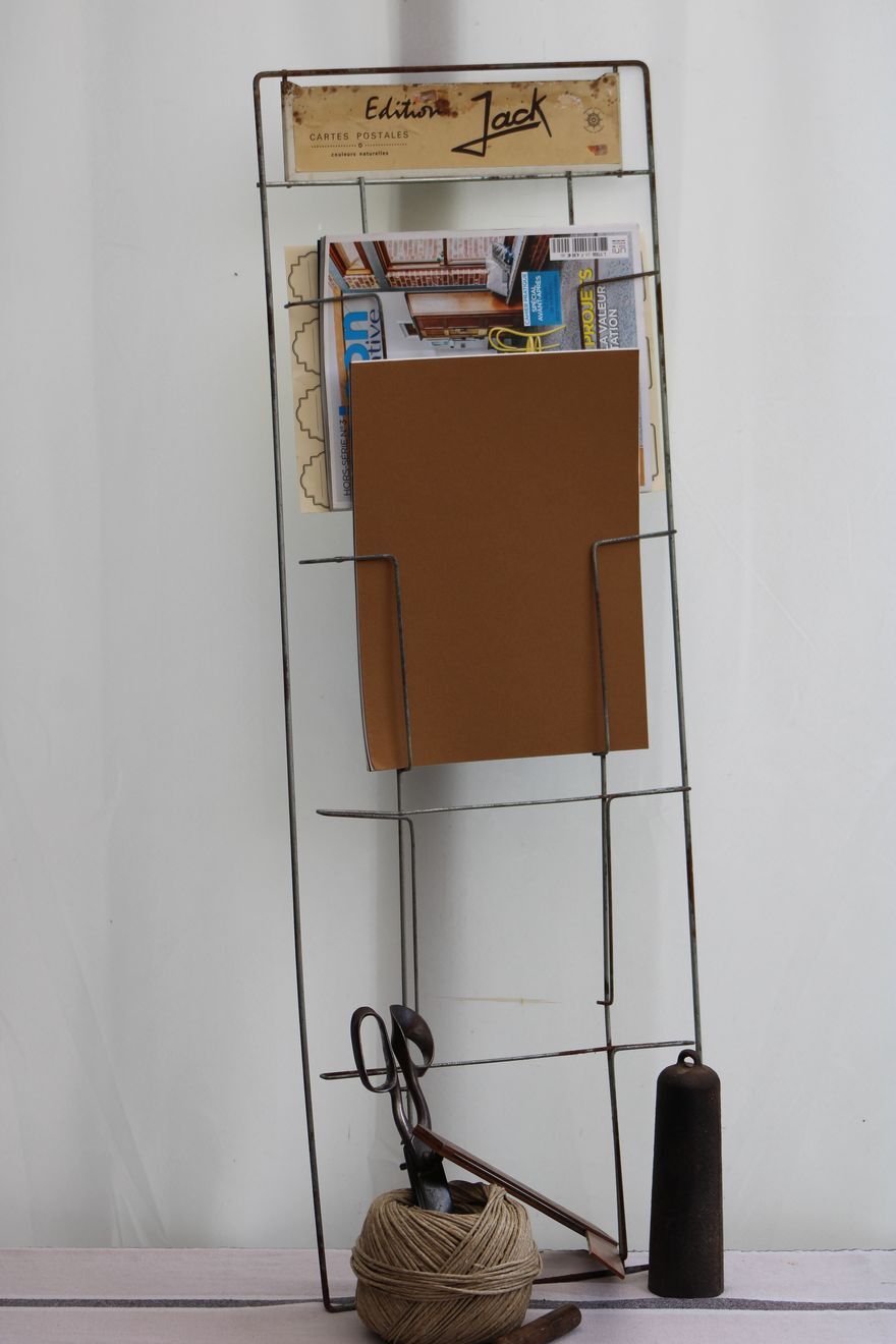 Former metal newspaper display