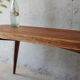 Table basse en bois brut forme libre et pieds compas années 50 60