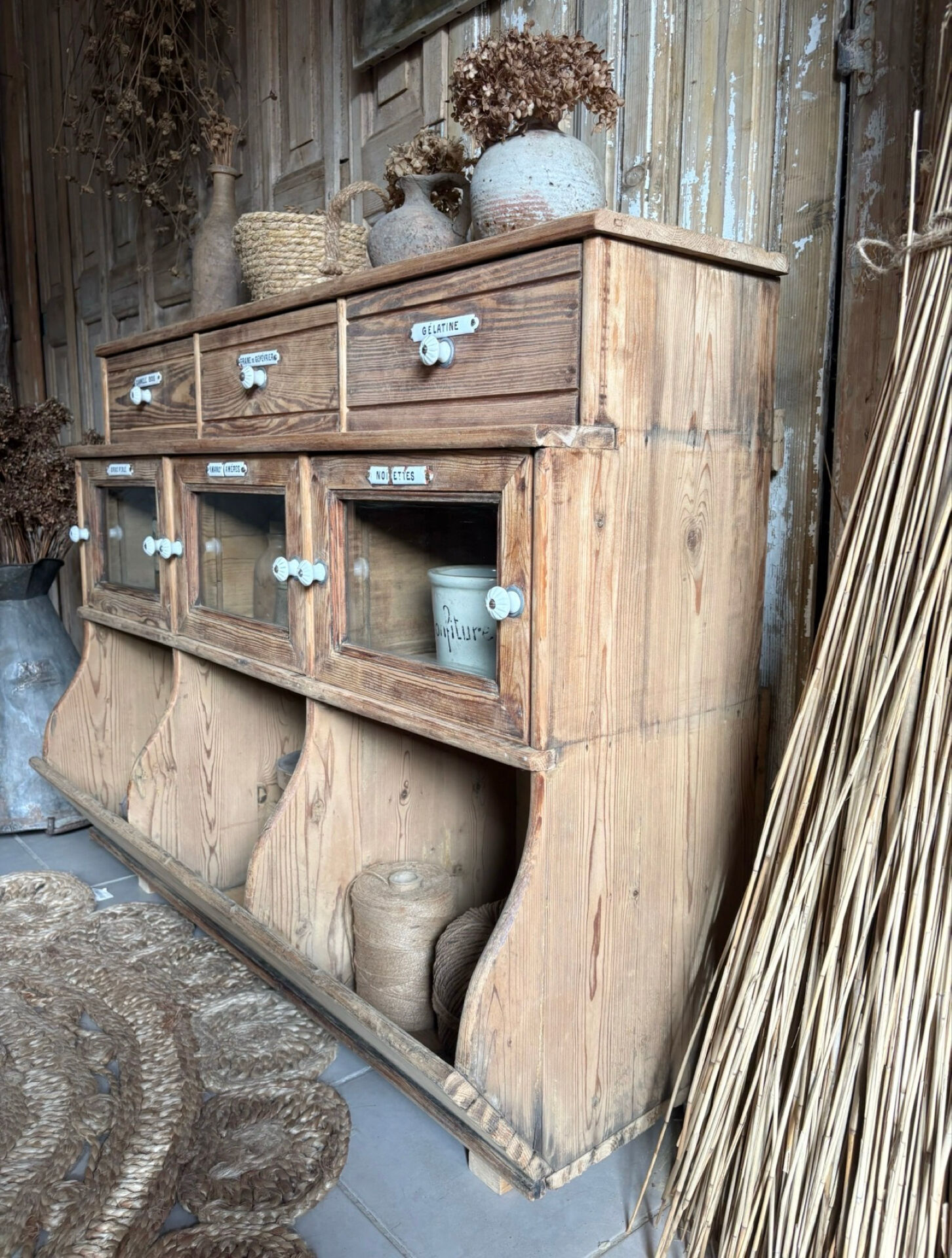 Ancien Meuble Grainetier D’épicerie – Tiroirs, Vitrines & Plaques Émai