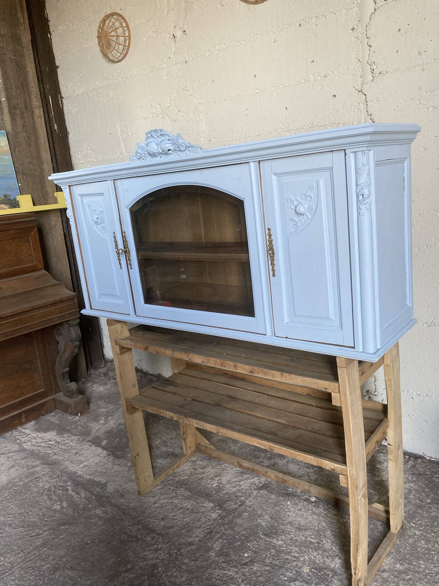Hanging cupboard from the 1930s-1940s
