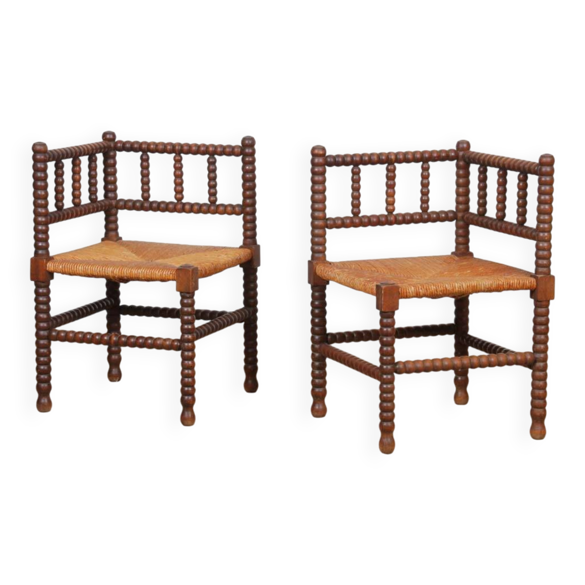 Paire de petites chaises d'angle paillées en bois tourné, 1940