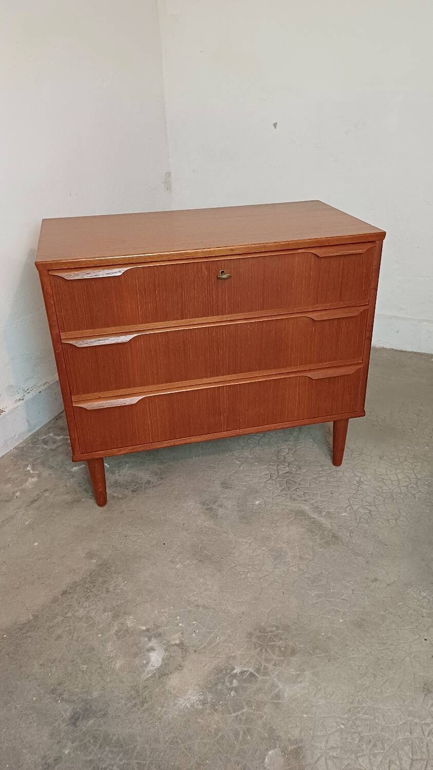 Scandinavian chest of drawers