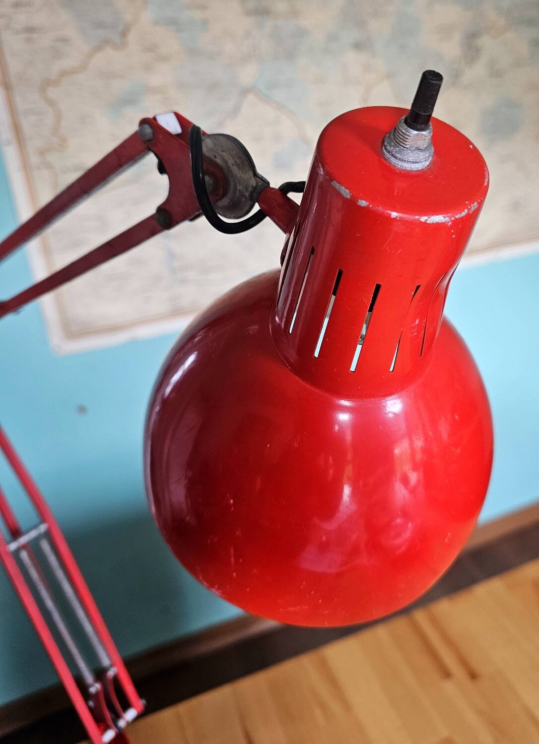Red articulated workshop lamp
