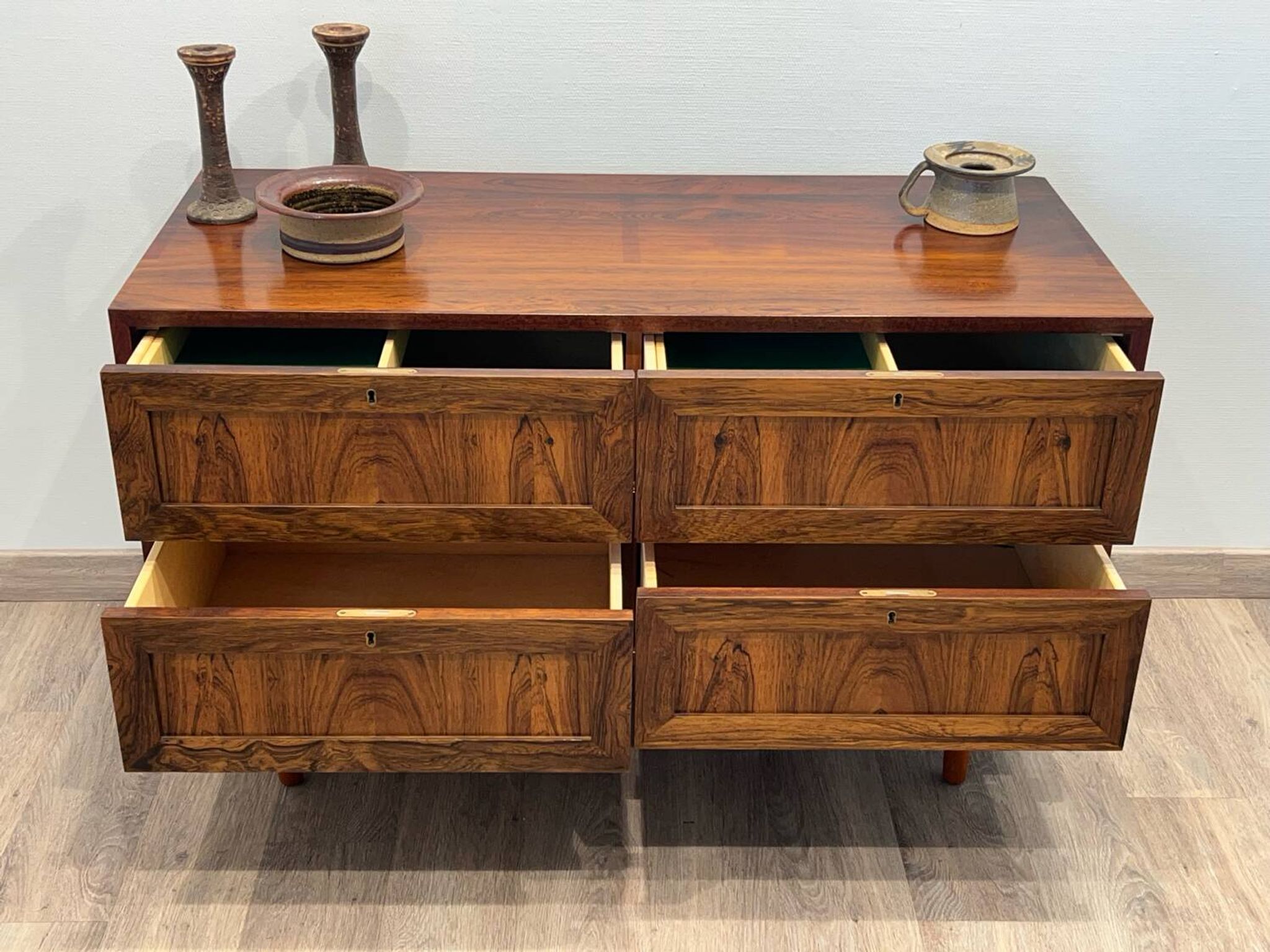 Meuble bas scandinave en palissandre de Rio