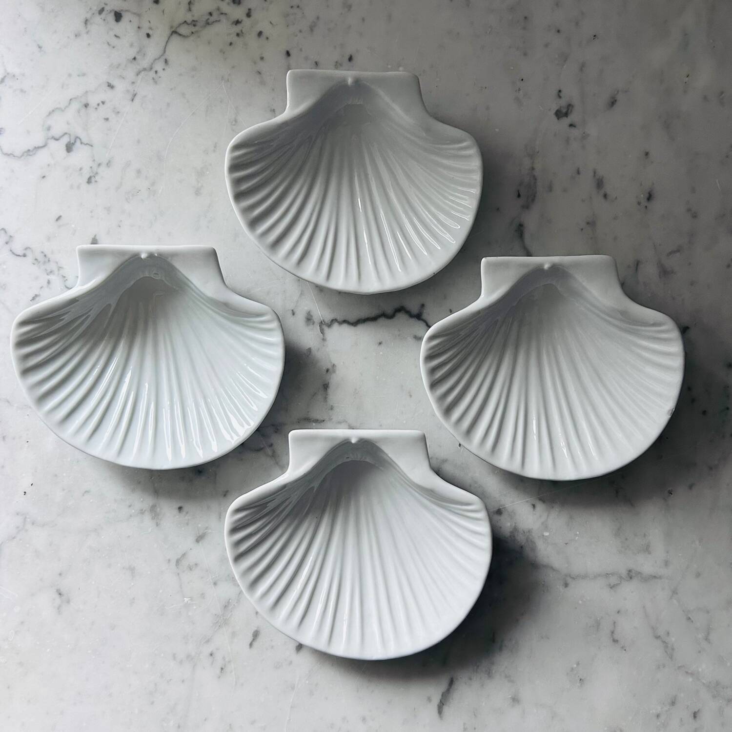 Set of 4 shell-shaped bowls