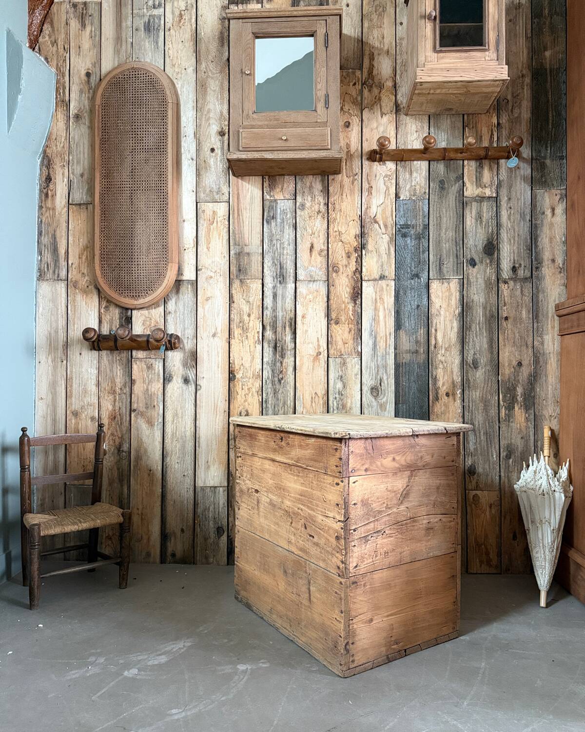 Old raw wood chest (renovated)