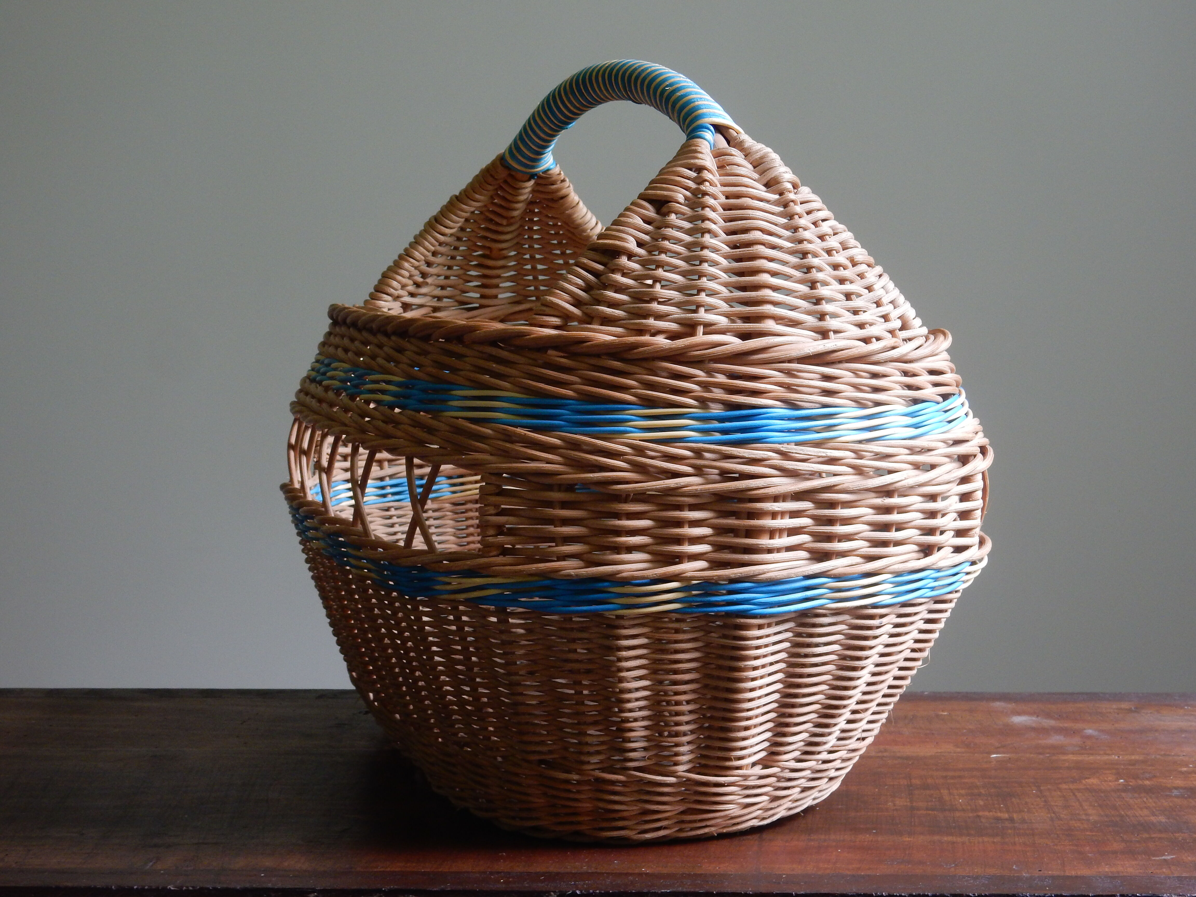 Woven wicker basket, craft vannerie