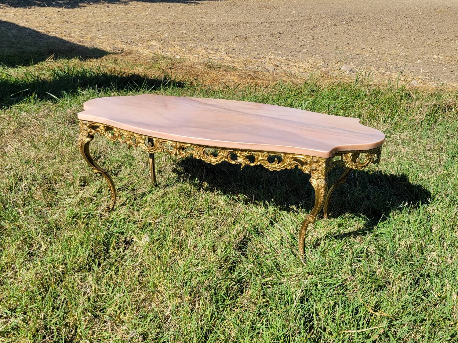 Louis XV coffee table in pink marble