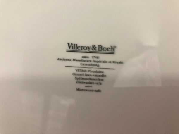 4 assiettes de présentation blanches et bleues Villeroy Boch grande assiette