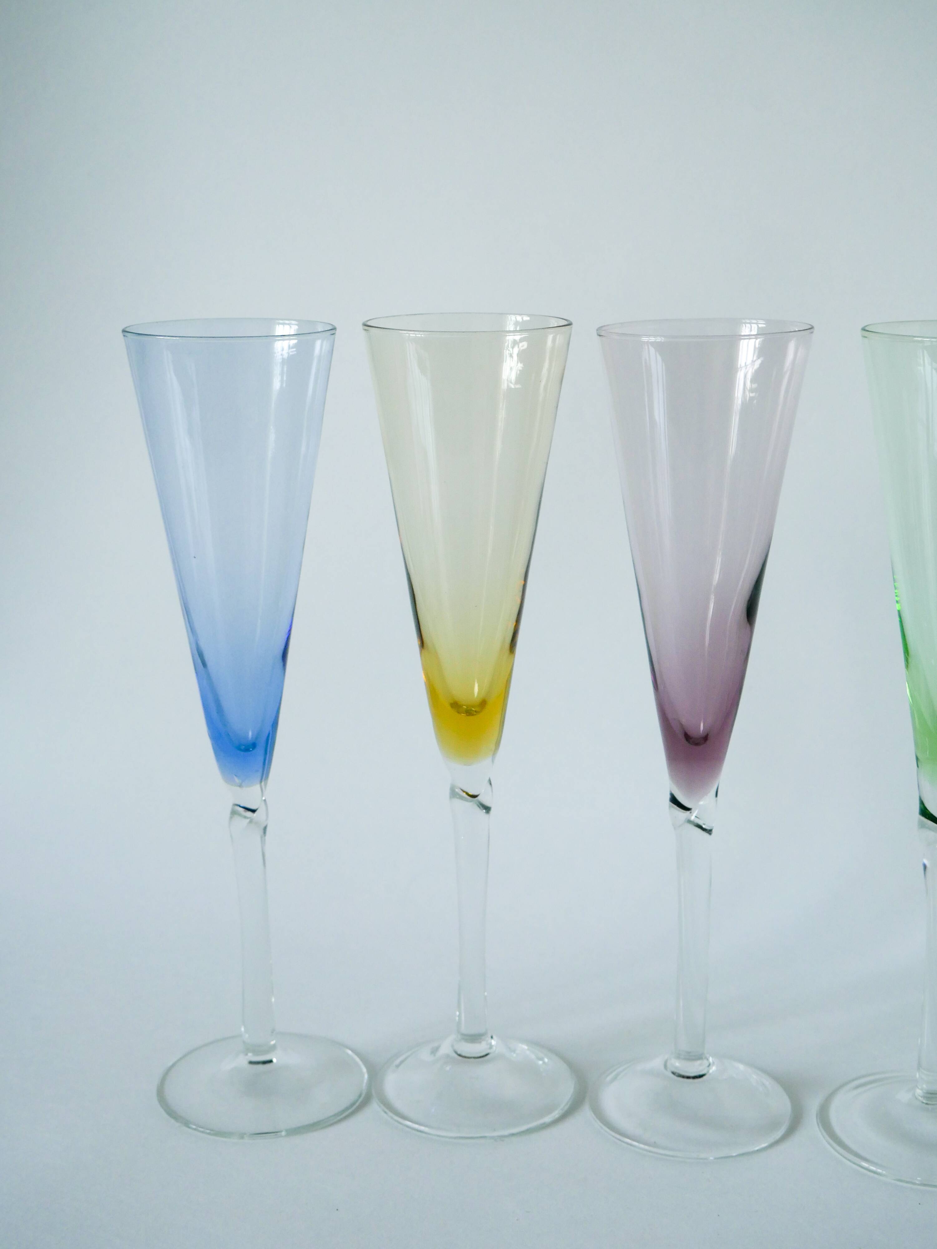 set of 5 colored glass champagne flutes Design 1970