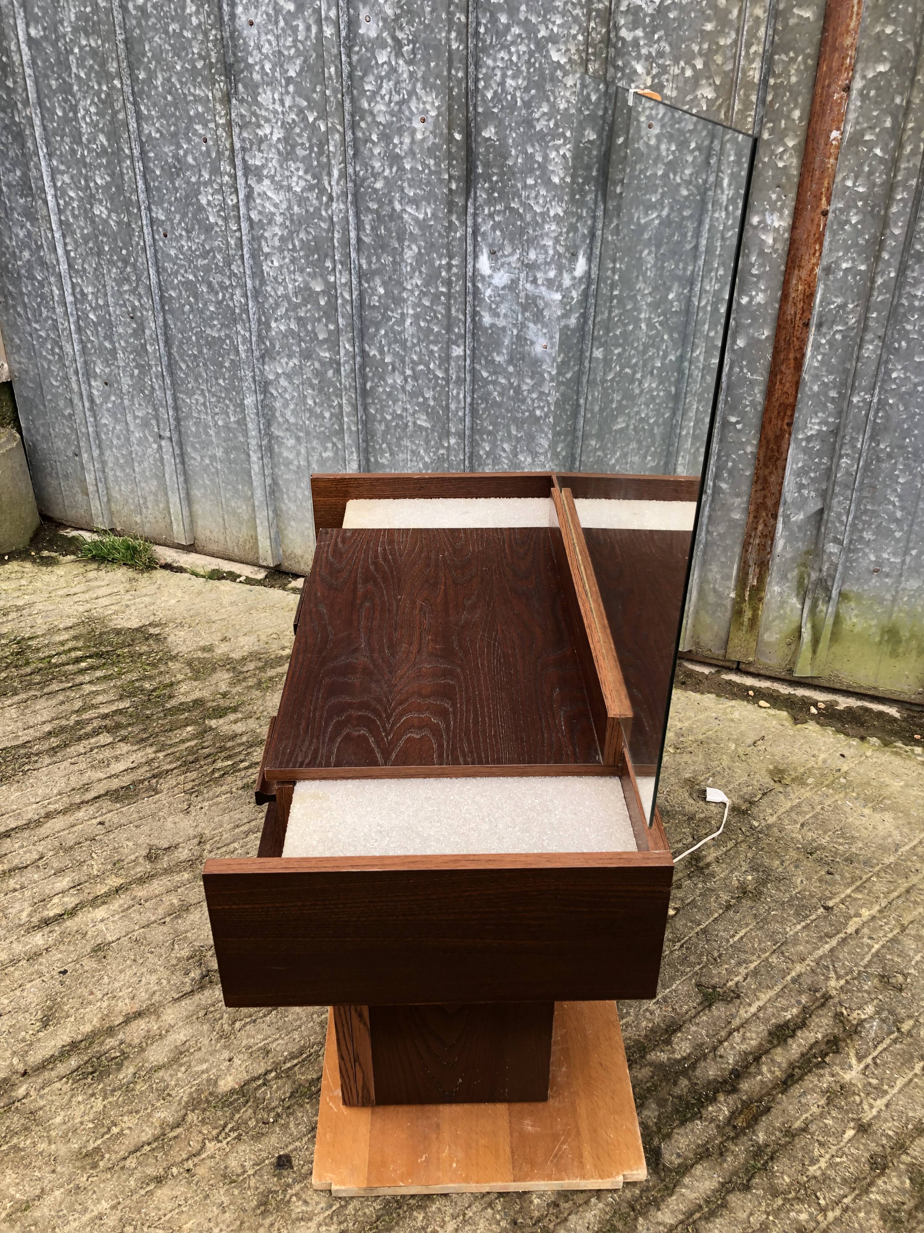 Vintage elm veneer dressing table with 1 drawer and 2 resin lamps.