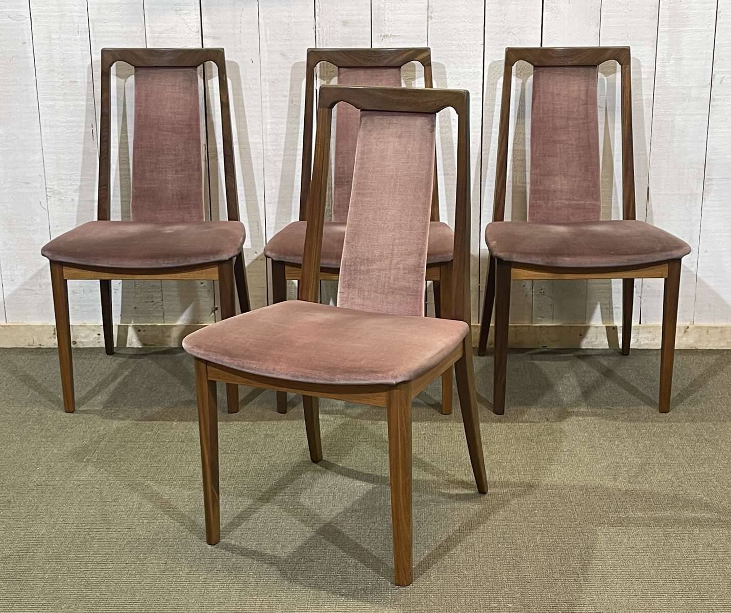 Suite de 4 chaises GPlan en teck des années 1980