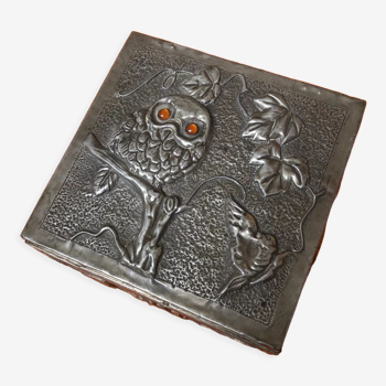 Metal jewelry box repelled owl décor