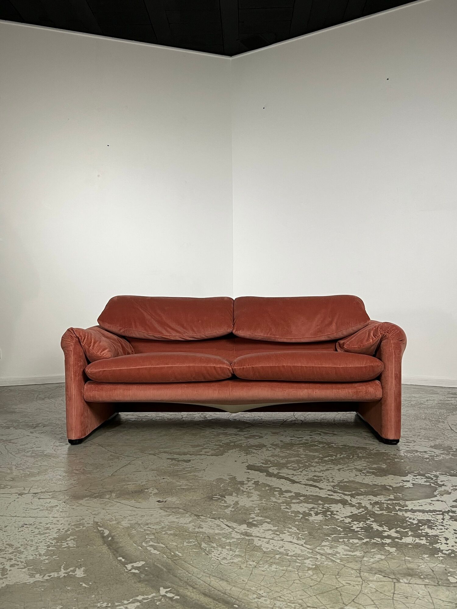 Maralunga sofa by Vico Magistretti for Cassina Italy 1973