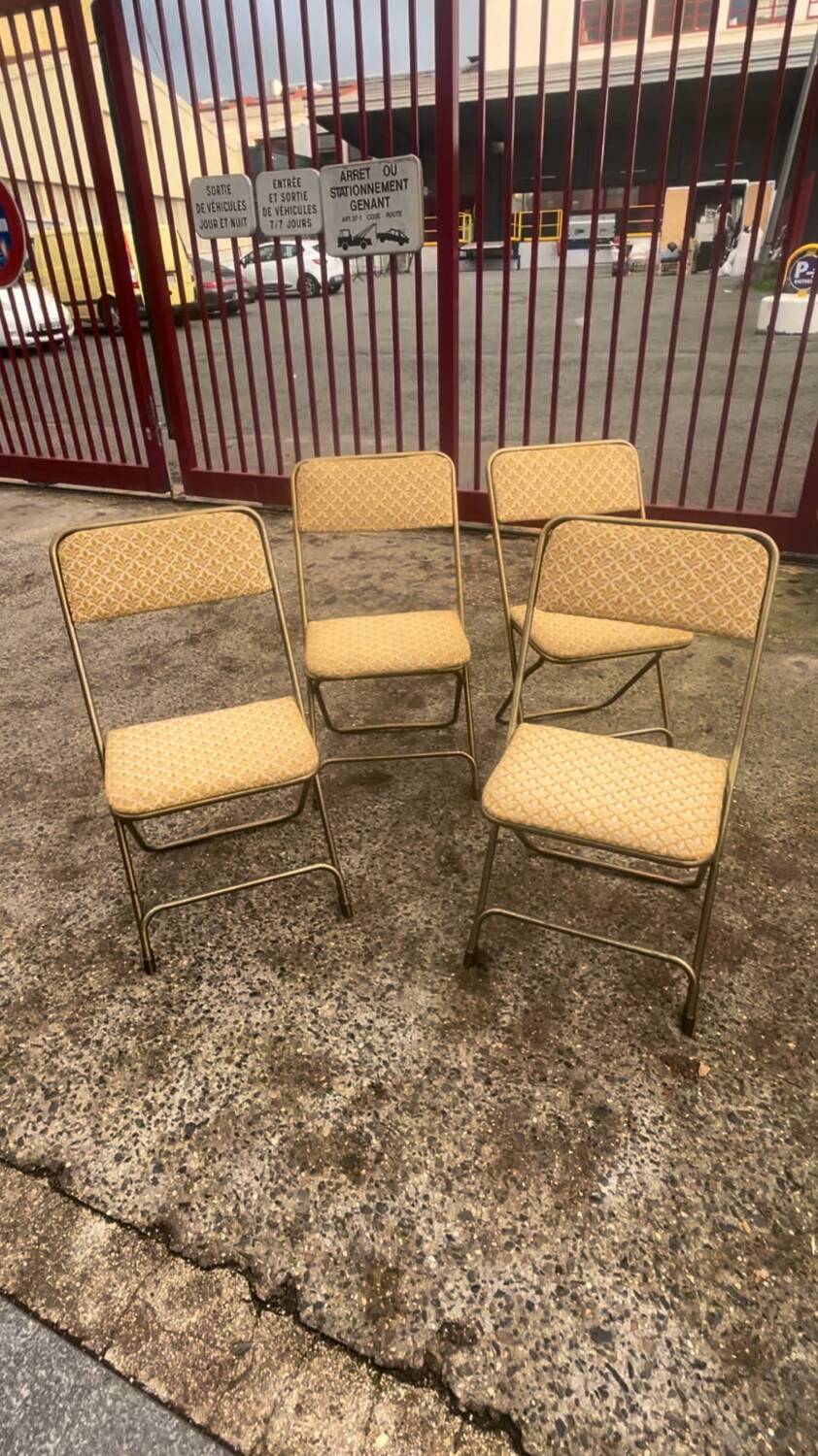 Set of 4 vintage folding chairs / 70's theater armchairs