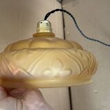 Suspension en verre ambrée ancienne