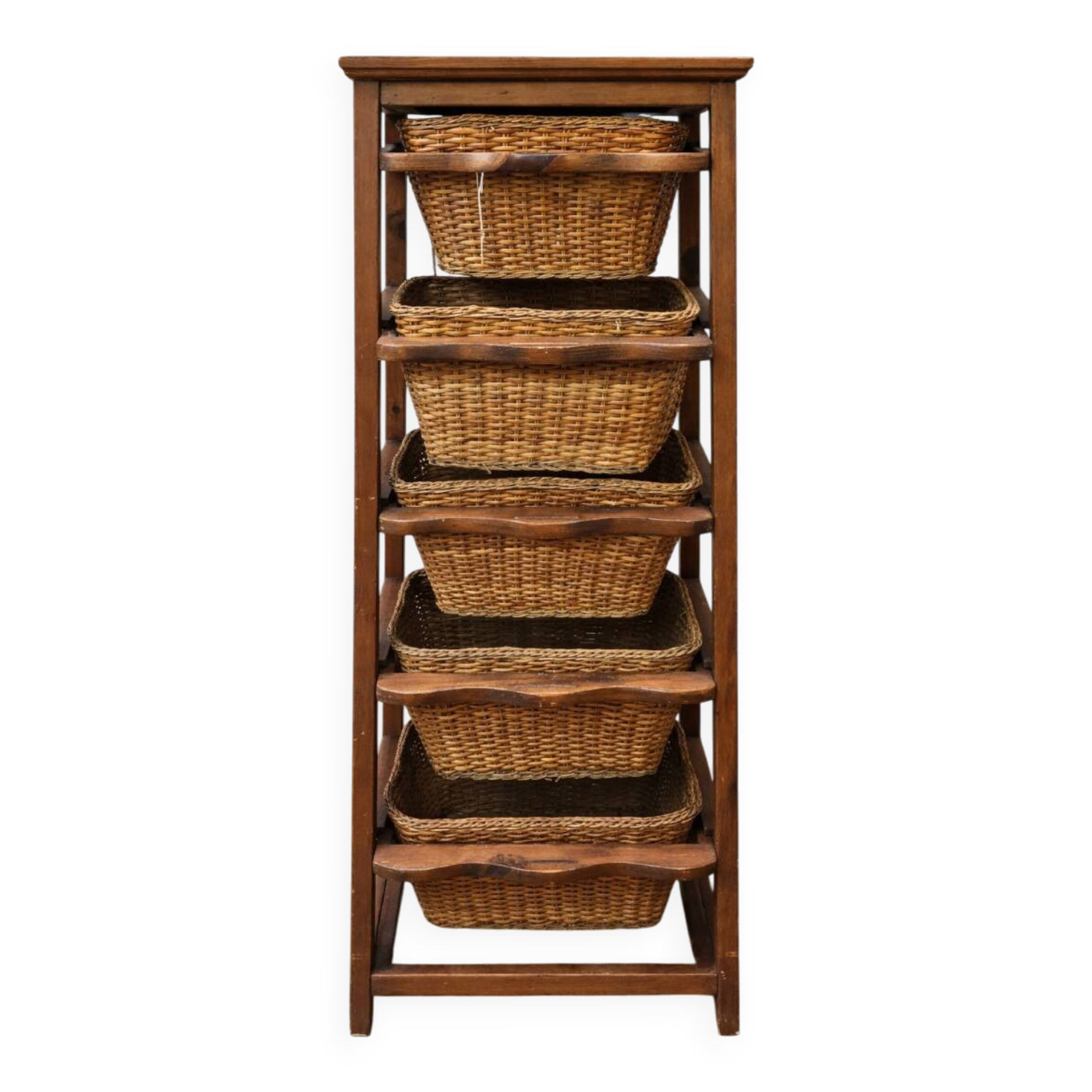 Meuble de rangement rustique en bois massif avec paniers en osier / vintage XXeme siecle