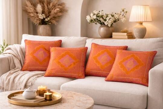 Set of 4 embroidered cushions in coral and pink – 44x44 cm – identical on both sides.