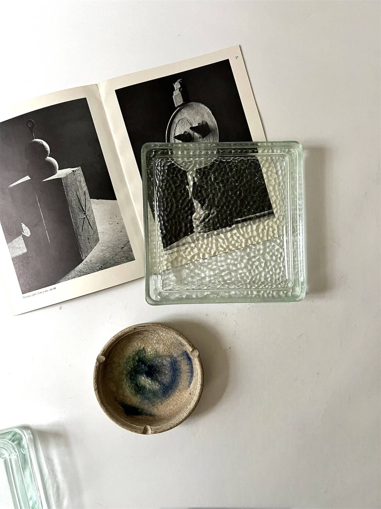 Nevada ashtray and pocket tray in tempered glass attributed to Perriand/Corbusier.