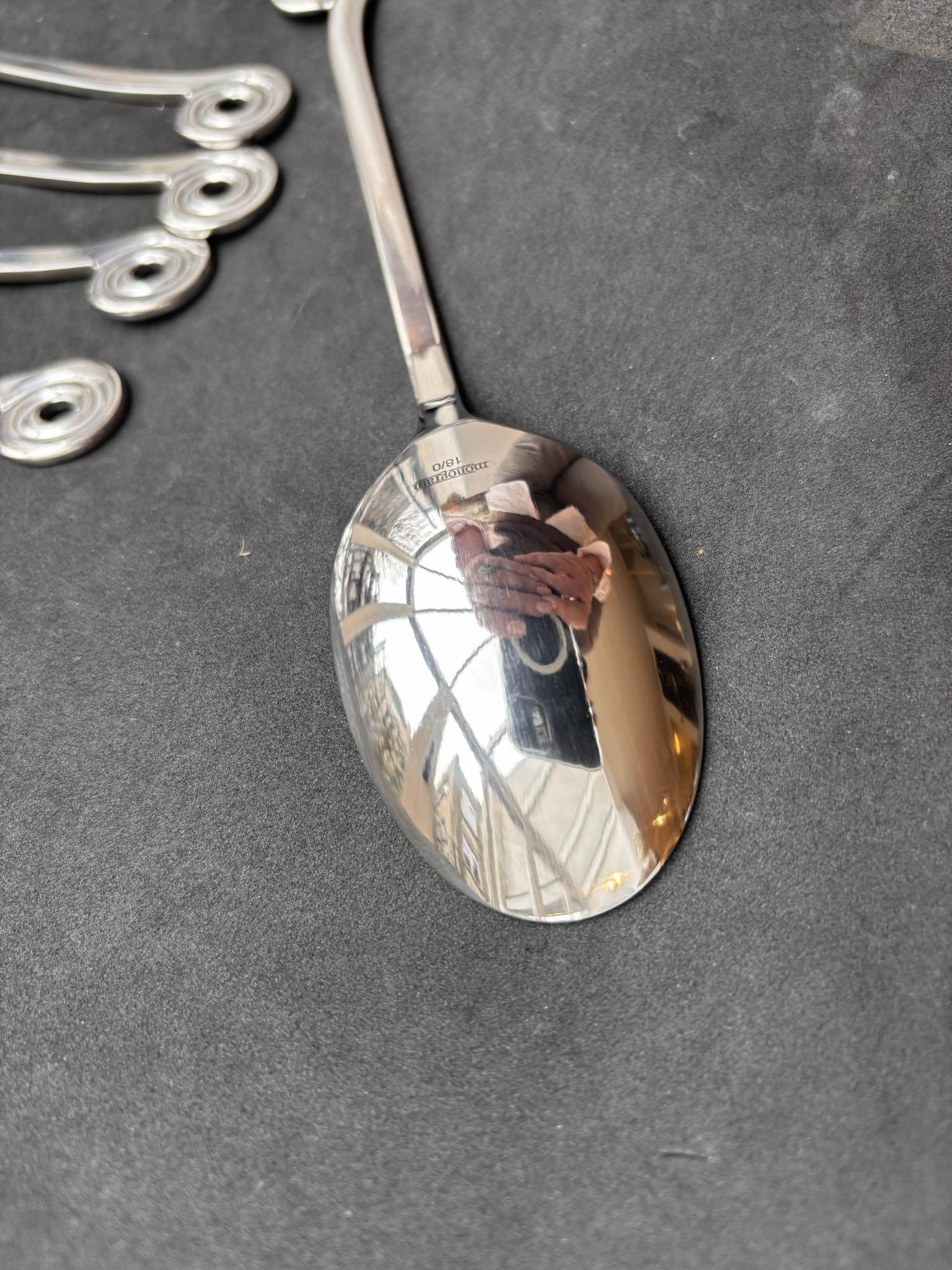 18-piece steel cutlery set