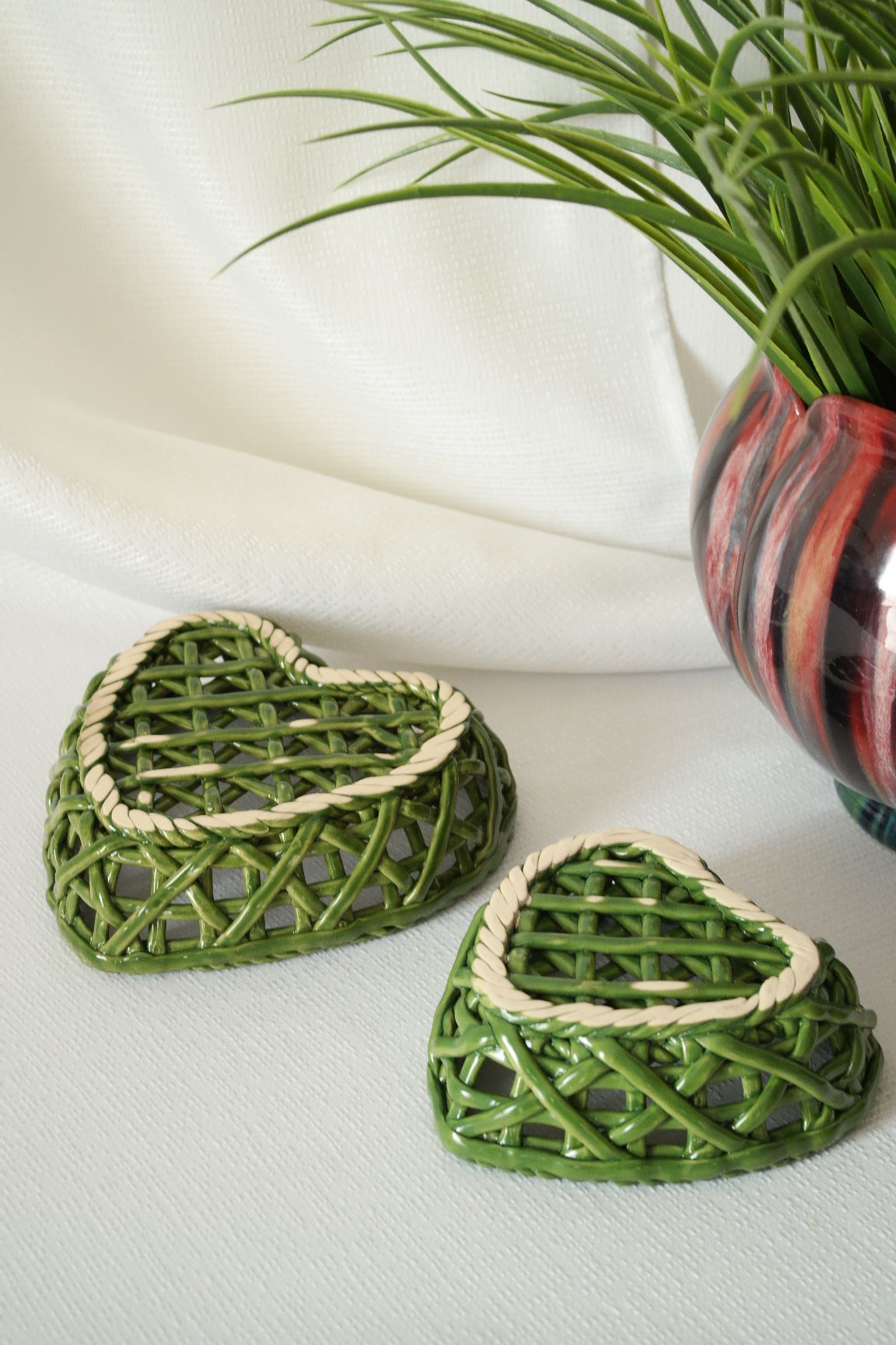 Pair of vacuum pocket ceramic braided openwork