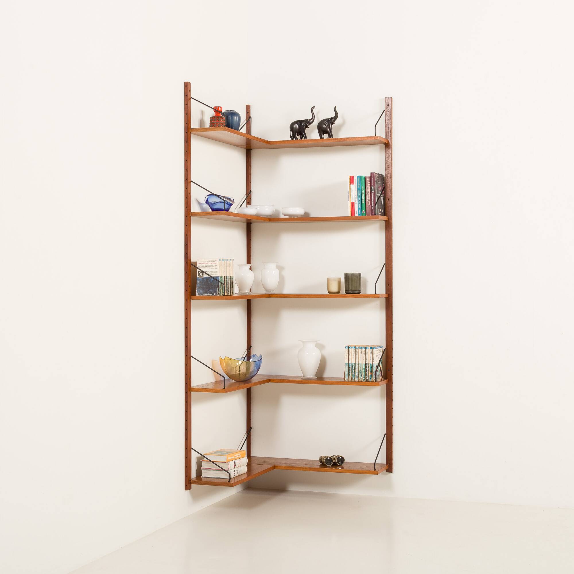 Étagère d'angle Poul Cadovius pour Cado, années 1960
