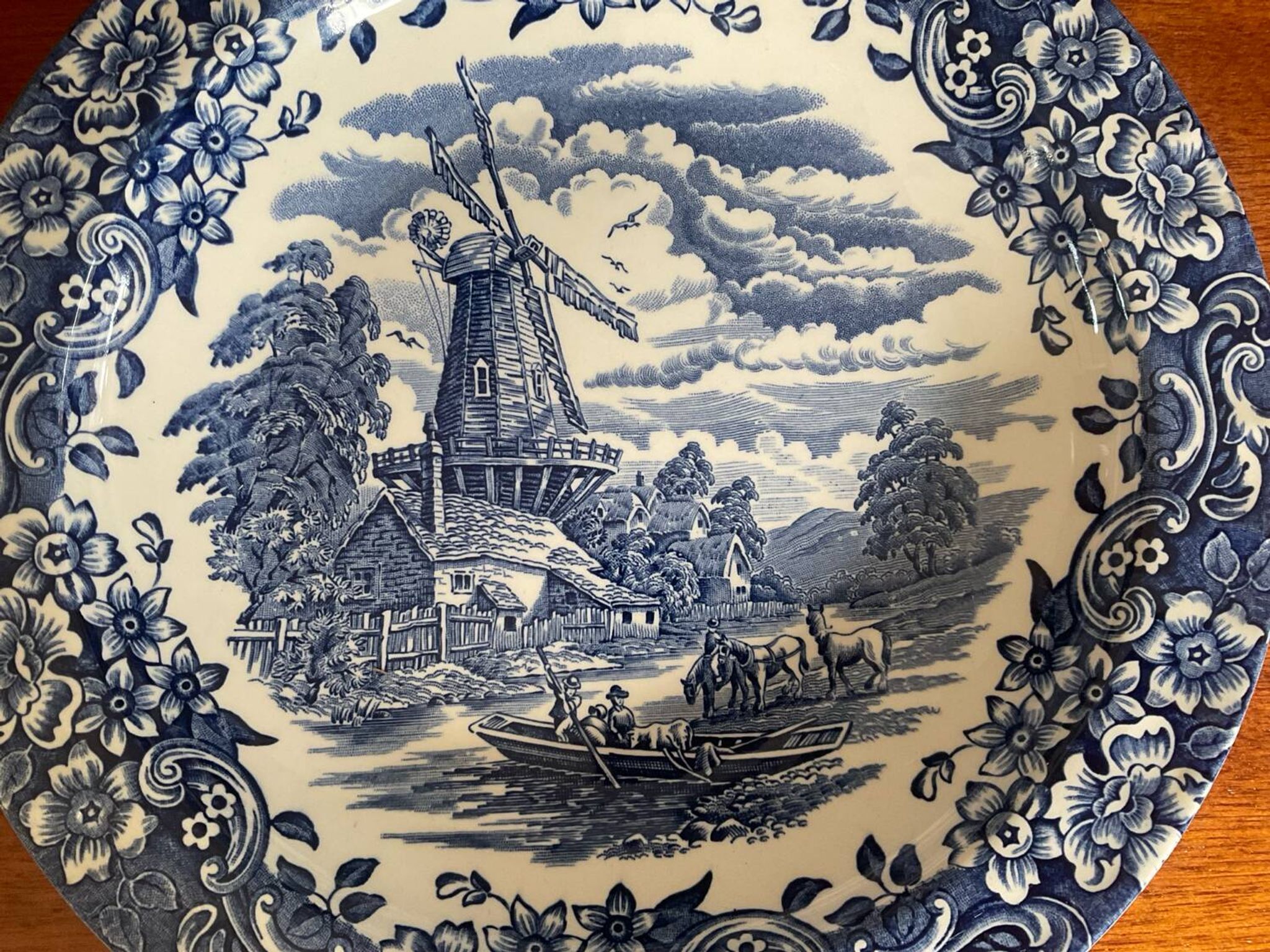 Série de 4 assiettes creuses Royal Tudor Ware England